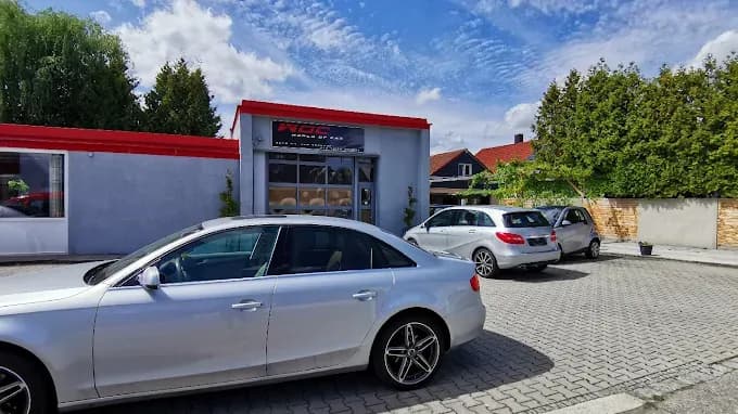 Außengelände - Unser Fahrzeuggelände in Landshut – gepflegte Gebrauchtwagen auf einen Blick